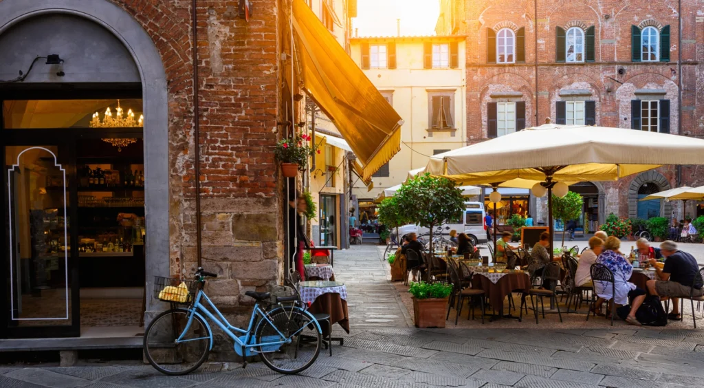 Assaporare la gastronomia locale e la vita quotidiana