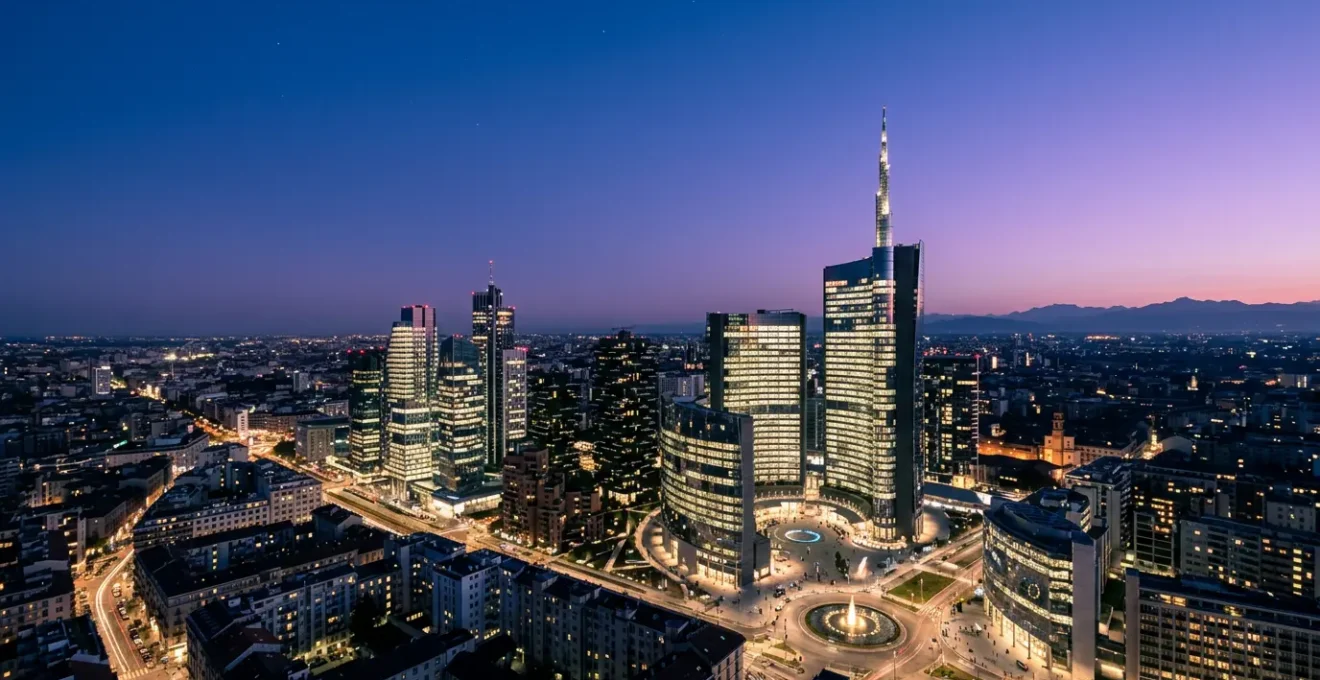 Vista panoramica dello skyline di Milano Porta Nuova durante l'ora blu con i grattacieli illuminati e il cielo crepuscolare