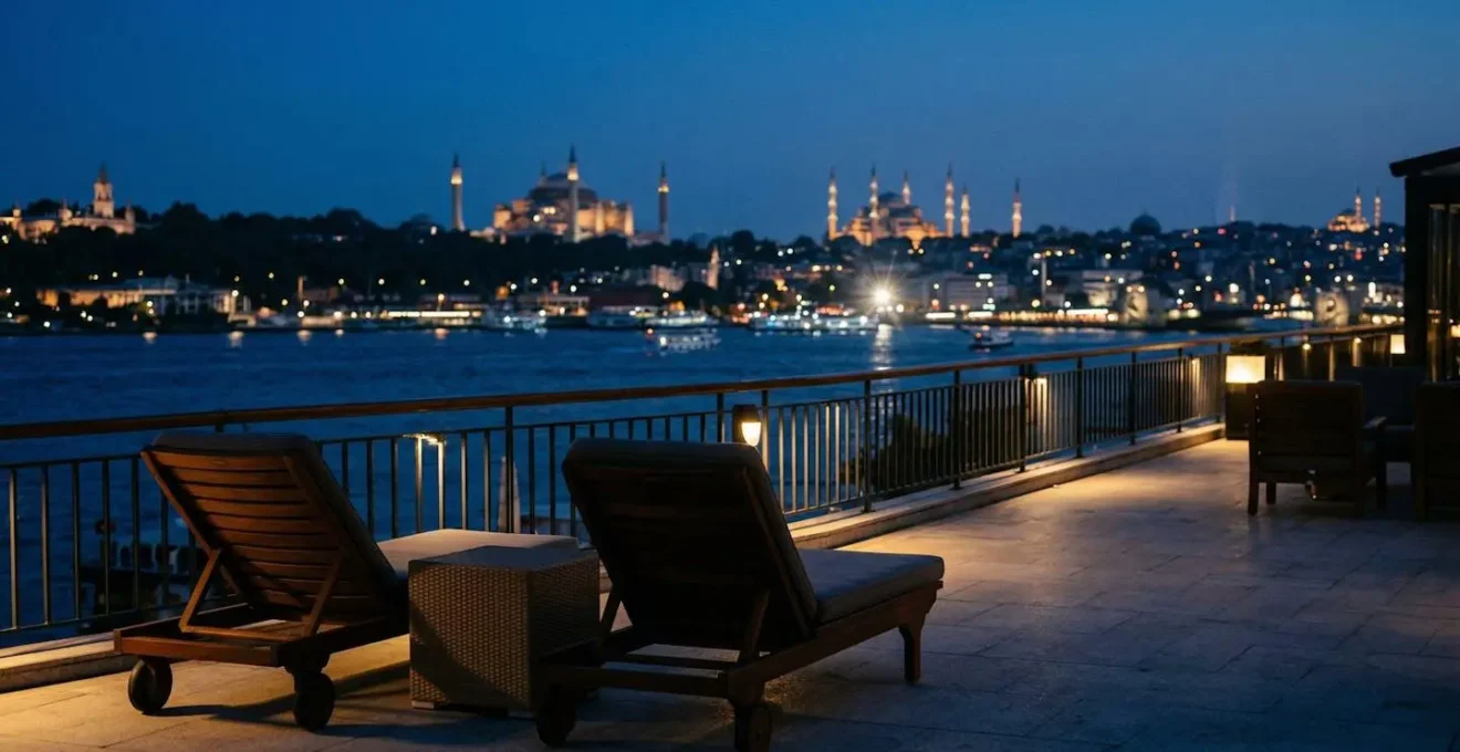 Vista panoramica di Istanbul al tramonto con hotel moderno e skyline